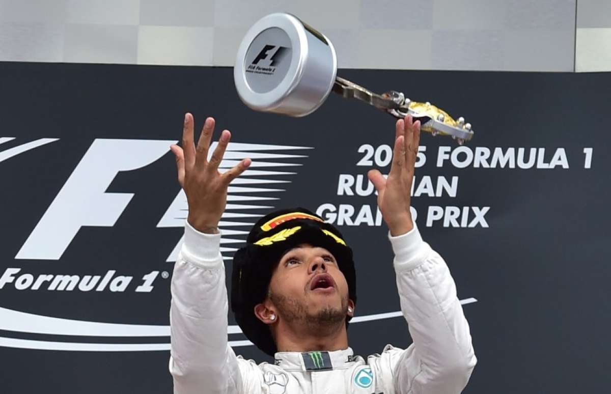 Hamilton se vio favorecido por el abandono de su compa&ntilde;ero alem&aacute;n Nico Rosberg. Foto: Agencia AFP