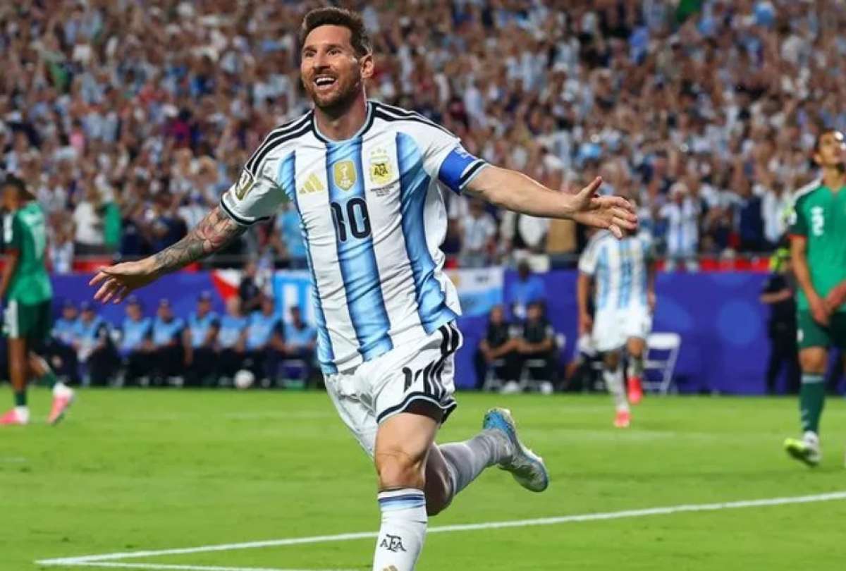 Miles de aficionados celebraron el cumplea&ntilde;os de Lionel Messi mientras el capit&aacute;n argentino contin&uacute;a su camino en el Mundial 2026.