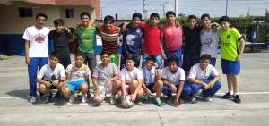 El equipo de f&uacute;tbol listo para entrenar arduamente y dejar el nombre de su instituci&oacute;n en alto en los encuentros deportivos internos e intercolegiales.