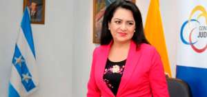 La presidenta de la Judicatura, Mar&iacute;a del Carmen Maldonado, durante su visita a la Corte de Justicia del Guayas.