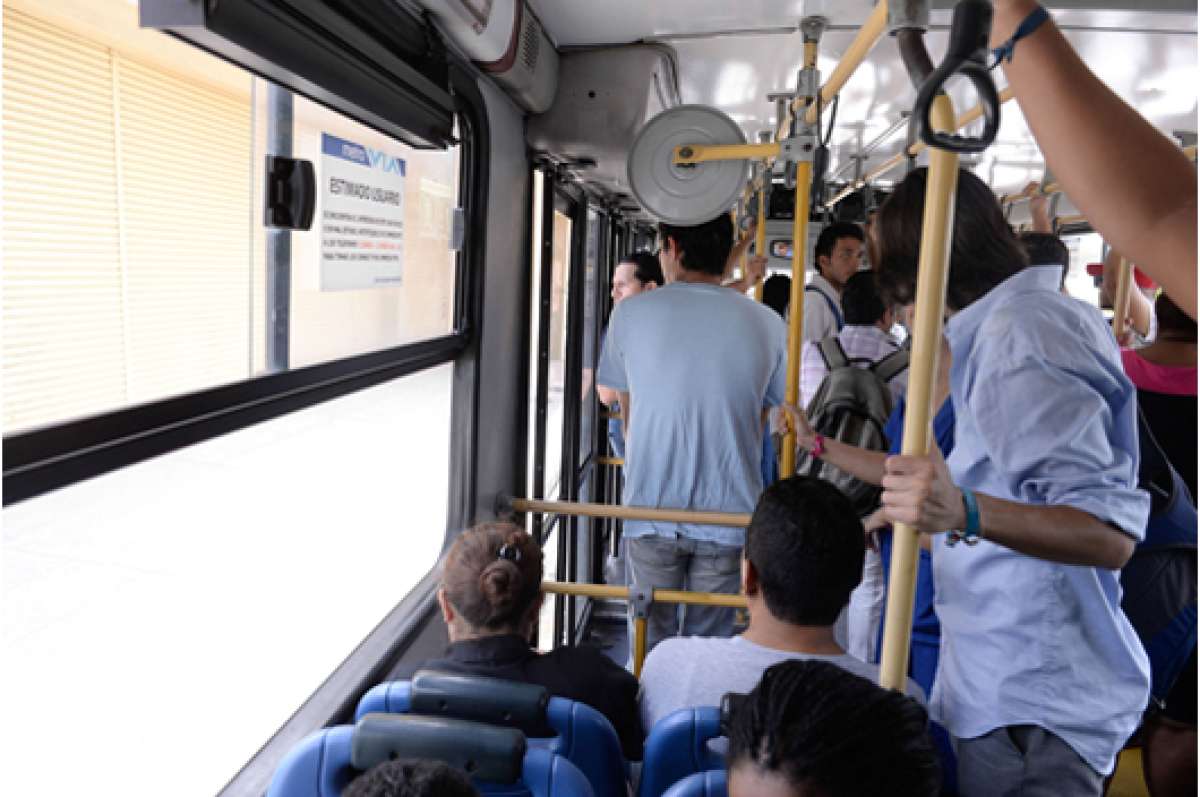 Los buses alimentadores de la ruta de Metrobasti&oacute;n se mantendr&aacute;n con las opciones para pago del pasaje en efectivo y con chip. Foto:  Karly Torres / El Tel&eacute;grafo