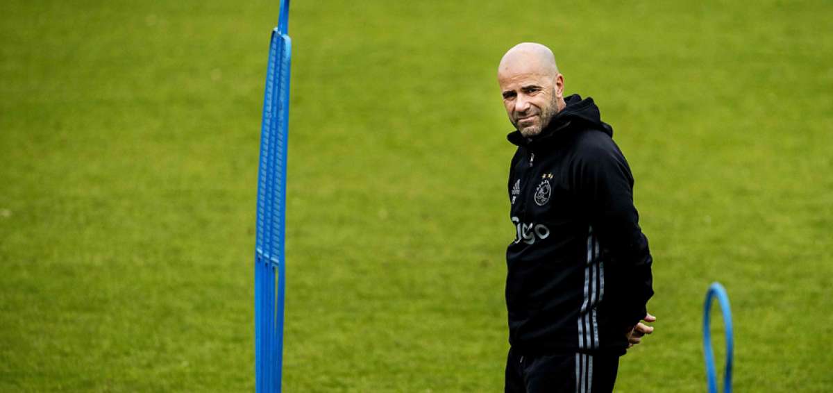 Bosz, de 53 a&ntilde;os, sucedi&oacute; en el banquillo del &Aacute;msterdam Arena a Frank De Boer, que lo ocup&oacute; durante seis a&ntilde;os. 