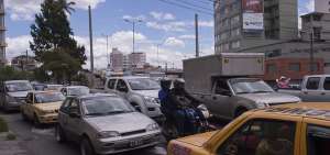 La construcci&oacute;n de la estaci&oacute;n La Pradera y la reci&eacute;n iniciada obra de la parada Universidad Central generan tr&aacute;fico a ciertas horas en la av. 10 de Agosto.