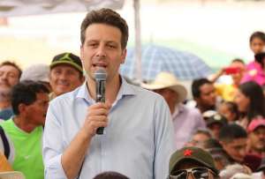 Guillaume Long, ministro de Cultura, durante el Enlace Ciudadano transmitido desde Lomas de Sargentillo, provincia del Guayas 