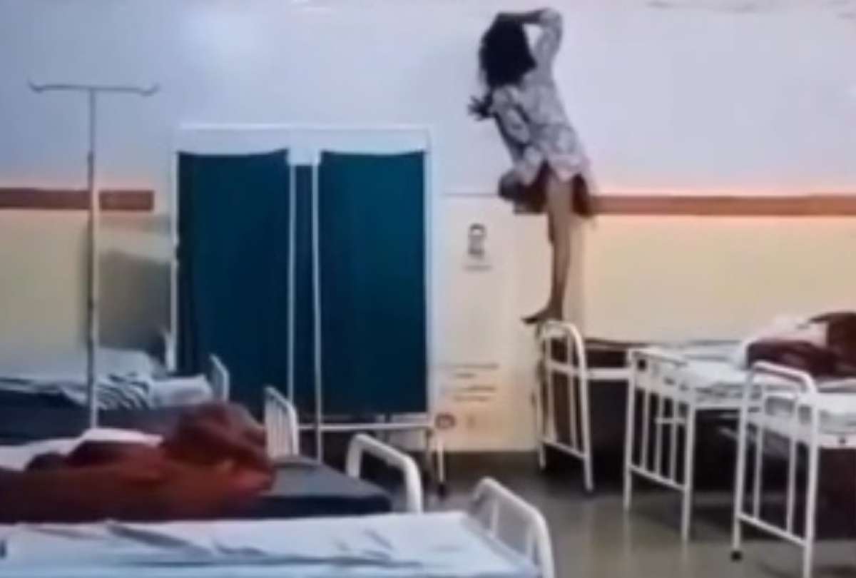 Escena en hospital de India genera conmoci&oacute;n