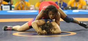 La luchadora ecuatoriana Lissette Antes (arriba) se coron&oacute; campeona del Campeonato Panamericano en Argentina.