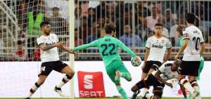 Real Madrid golea a Valencia en semifinal de la Supercopa de Espa&ntilde;a