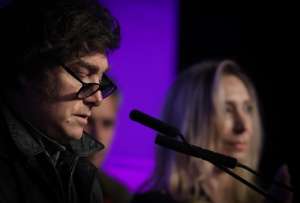 Las elecciones legislativas en Argentina significó un duro golpe para Javier Milei. Su partido obtuvo casi el 34 % de los votos y fue aplastada por la lista peronista Fuerza Patria, que concentró más del 47 % de los sufragios.