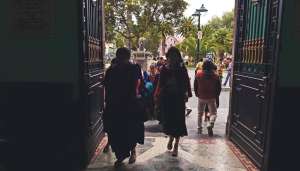 Las familias adineradas de Chimborazo aprovechan las ferias o las afueras de las iglesias para convencer a los menores de edad que viajen hacia Colombia o Chile. El primer pago es de $ 100 y con las promesas de enviar hasta $ 1.200 al a&ntilde;o al hogar. 