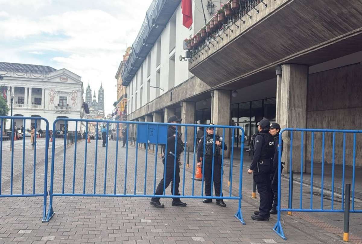 Polic&iacute;a atiende alerta de bomba en el Municipio de Quito