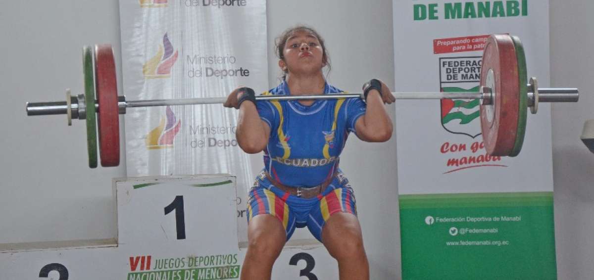 Bella Paredes, de Guayas, logr&oacute; dos medallas de plata, una en arranque y otra en envi&oacute;n en la categor&iacute;a 63 kg damas. 