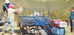 El motocultor es un equipo agr&iacute;cola de marca YTO, con potencia de 16 caballos de fuerza y motor a di&eacute;sel, con encendido mec&aacute;nico que facilita su operatividad. Foto: Cortes&iacute;a