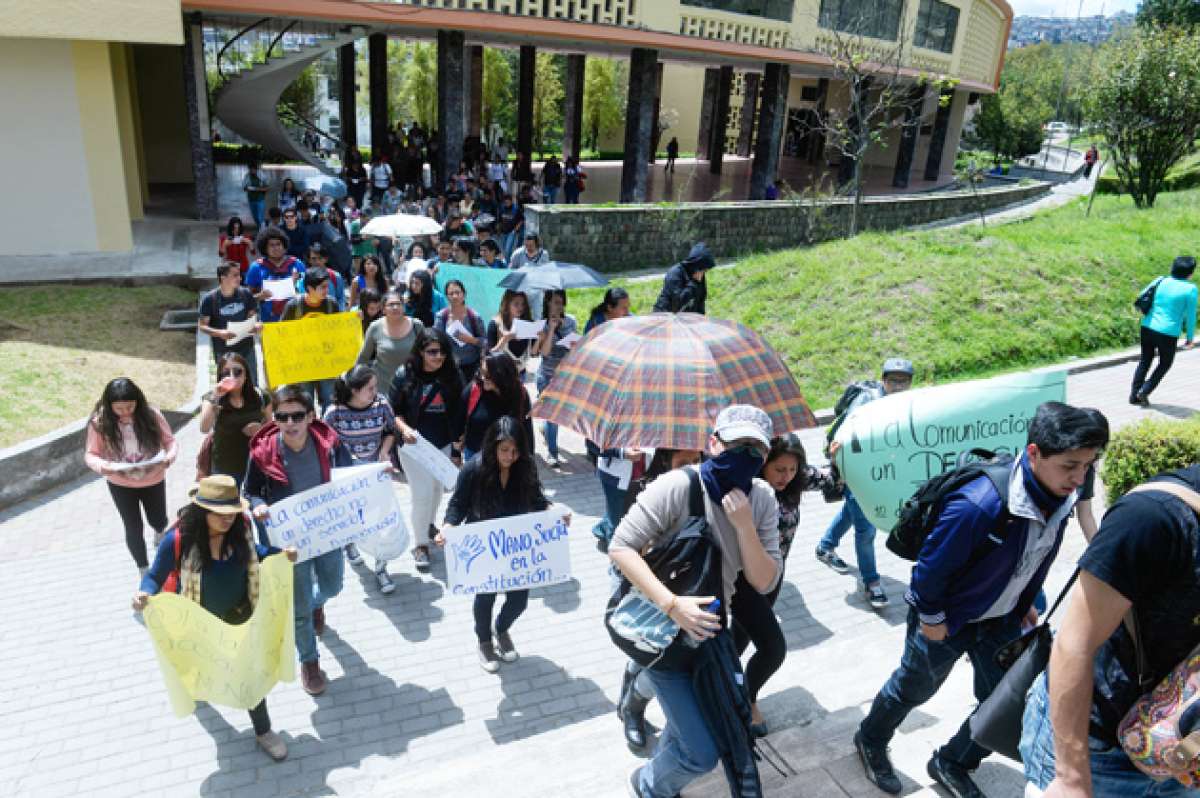Estaba previsto  que estudiantes y autoridades de la Facso se dirigieran hacia la Asamblea Nacional en s&iacute;mbolo de protesta. Foto: &Aacute;lvaro P&eacute;rez / El Tel&eacute;grafo