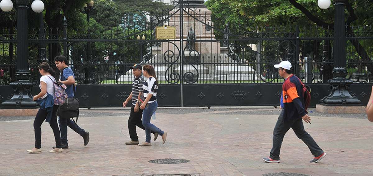Los trabajos de mantenimiento en el parque Centenario ser&aacute;n terminados durante este mes.