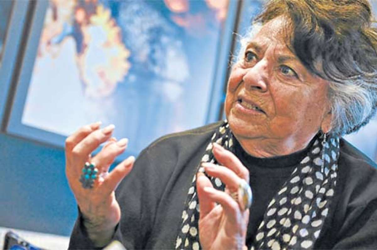 LaDonna Harris, estadounidense, activista de origen comanche, tribu americana que comprende territorios de Nuevo M&eacute;xico, Colorado, Kansas, Oklahoma y Texas.  Cargo: Fundadora y presidenta de la organizaci&oacute;n Americans for Indian Opportunity.