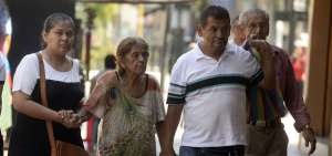 Familiares directos de las personas de la tercera edad son los primeros responsables de su bienestar.