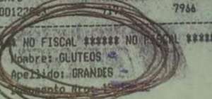 En el ticket, un empleado del comercio escribi&oacute; "Gl&uacute;teos" en el espacio destinado al nombre y como apellido "grandes".