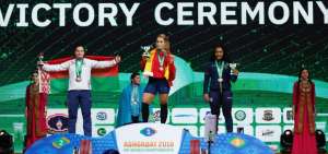 Salazar (d) es la segunda representante de Ecuador que gana medallas en este evento.