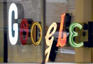 Logo de Google en sus oficinas de Nueva York. El gigante inform&aacute;tico mostr&oacute; su descontento por el fallo del Tribunal de Justicia de la UE. Foto: EFE