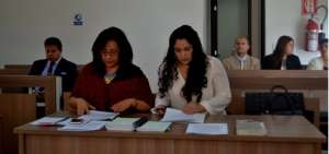 La fiscal provincial de Pichincha, Thania Moreno Romero, y la fiscal de investigaciones previas, Gabriela Carri&oacute;n.
