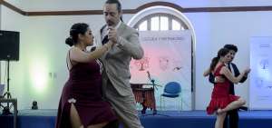El taller de tango y folclore argentino de la PUCE realiz&oacute; una demostraci&oacute;n de danza en la jornada de la Semana Cultural Internacional en Quito.