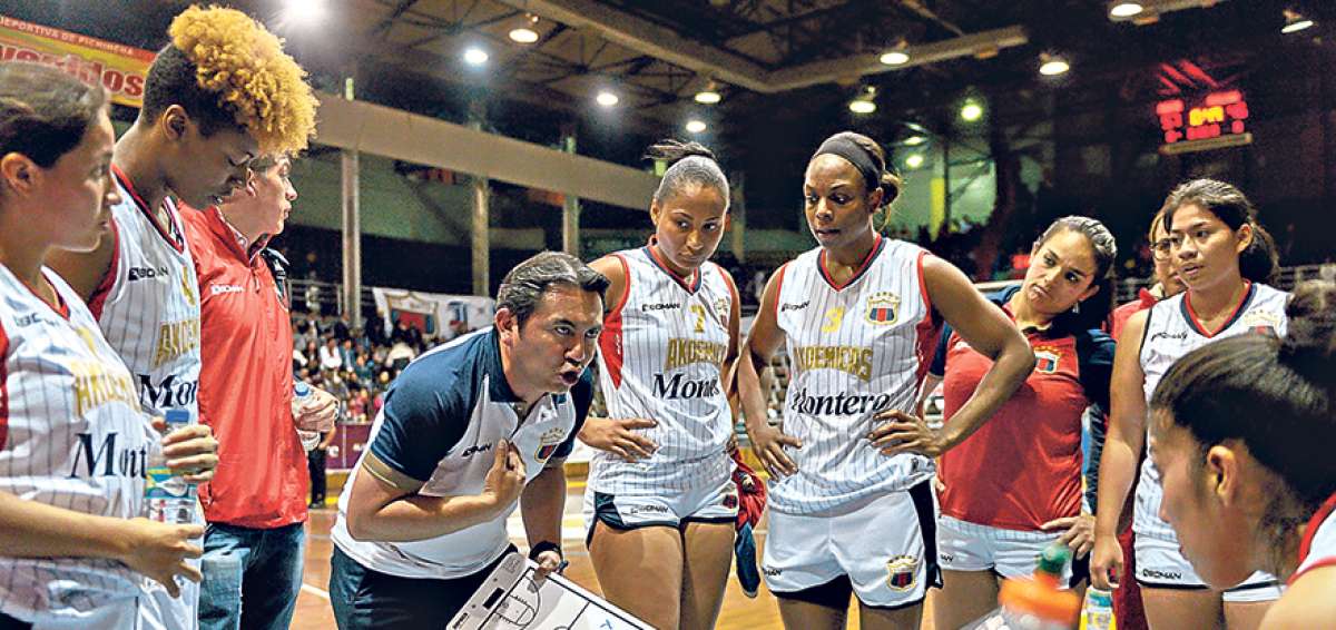 Pa&uacute;l Beltr&aacute;n seguir&aacute; al mando t&eacute;cnico de Sociedad Deportivo Quito, club que se alista para la Liga Ecuatoriana de Baloncesto Femenino de 2018.
