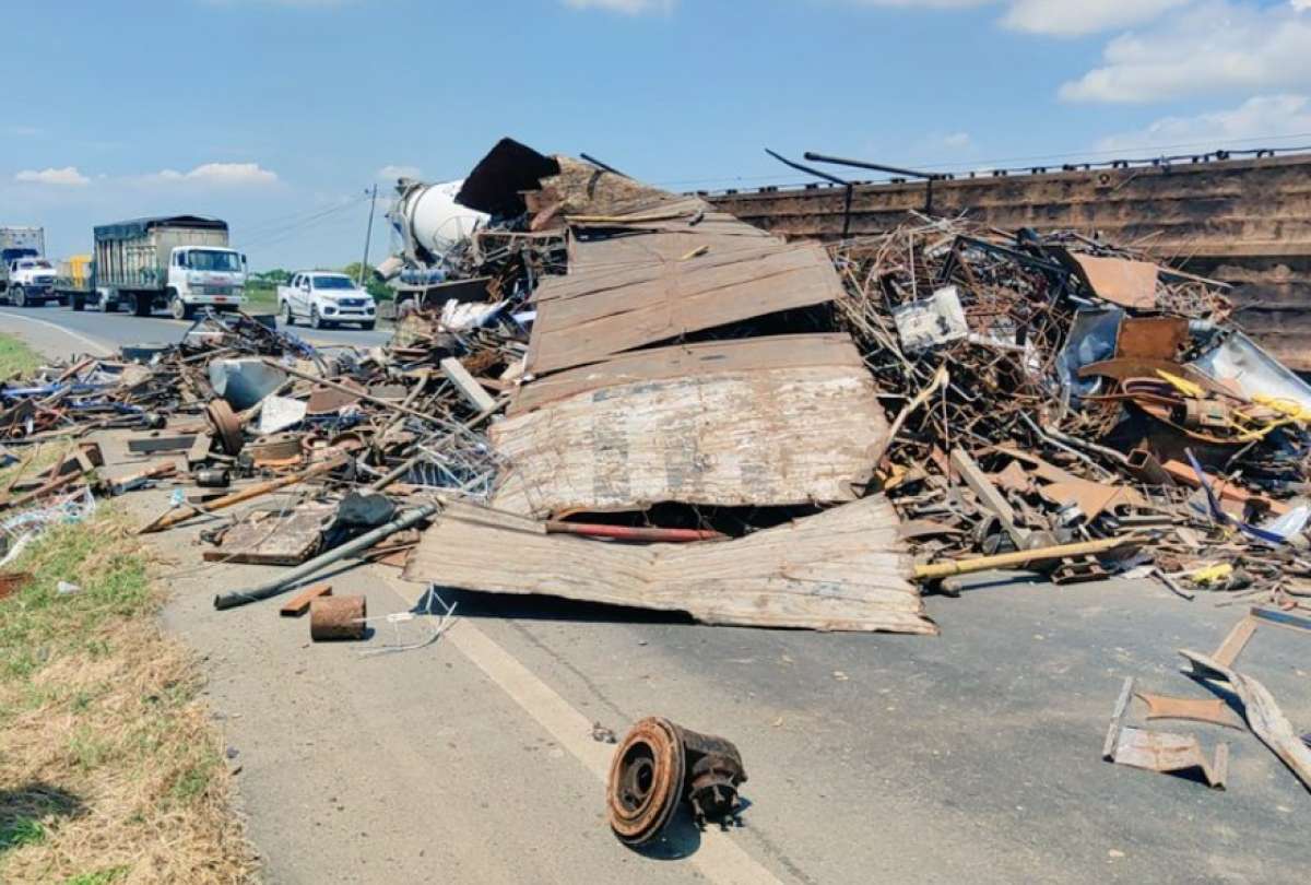Se registr&oacute; un volcamiento en la v&iacute;a a Samborond&oacute;n, en Guayas.