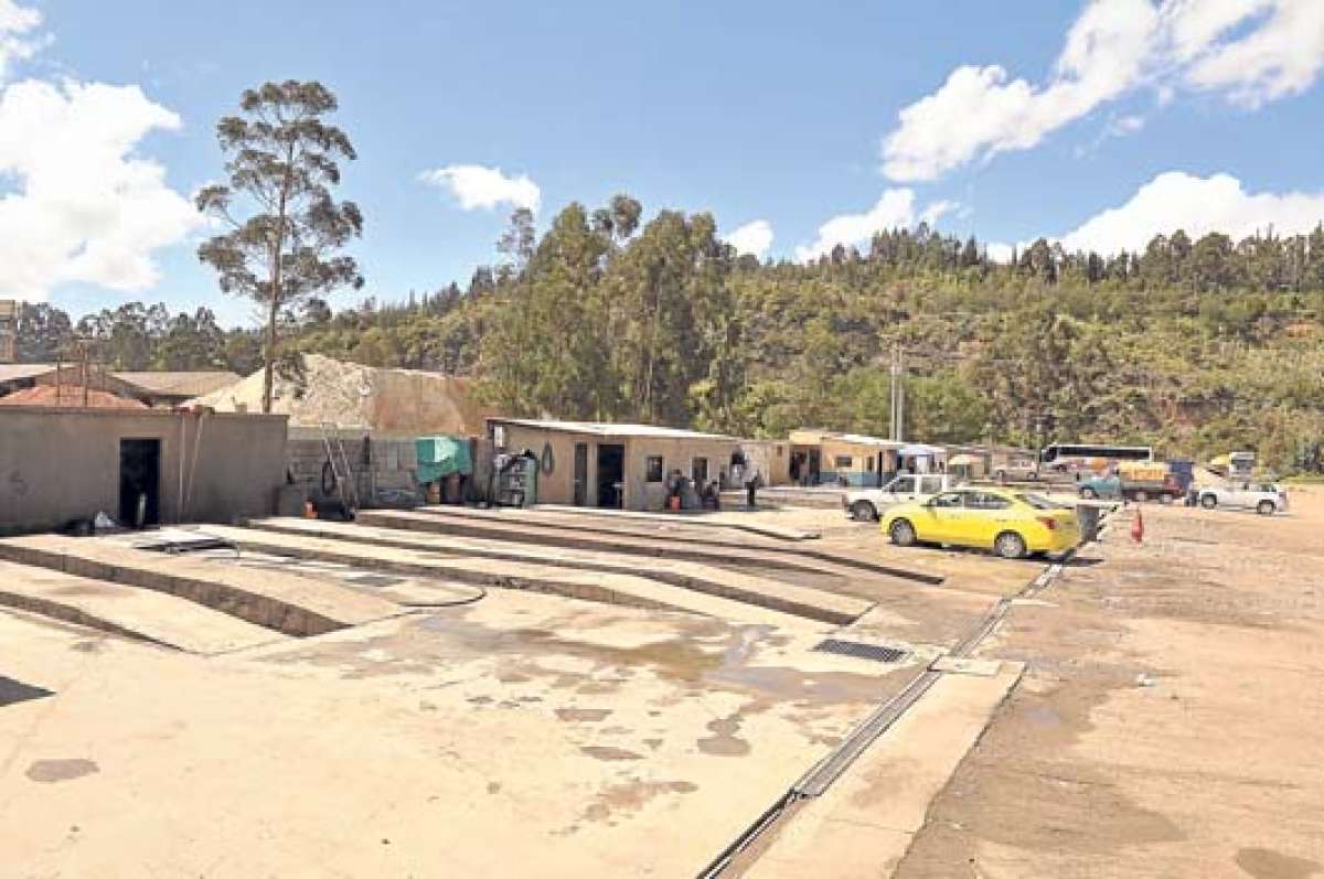 Los due&ntilde;os de las lavadoras en Capulispamba dijeron no tener el dinero para pagar sus cr&eacute;ditos con la banca. Foto: Jos&eacute; Luis Llivisaca.