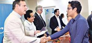 Estudiantes de Inform&aacute;tica recibieron certificados para capacitar y ayudar a los emprendedores de la ciudad a elaborar sus portales webs.