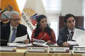 Los legisladores Fernando Bustamante y Rosana Alvarado participaron en el Comit&eacute; de Redacci&oacute;n del foro Asia Pac&iacute;fico. Foto: Cortes&iacute;a