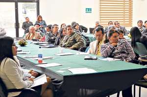 Funcionarios ecuatorianos y colombianos vinculados al cuidado y aprovechamiento del l&iacute;quido vital se reunieron para presentar sus propuestas. Foto: Carlos Jim&eacute;nez / El Tel&eacute;grafo