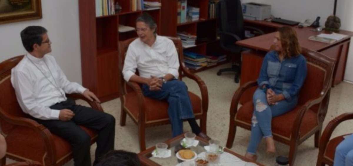 El candidato se reuni&oacute; con el arzobispo de Guayaquil, Luis Cabrera. 