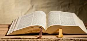 La Biblia, un libro imposible de encontrar en las tiendas online de China