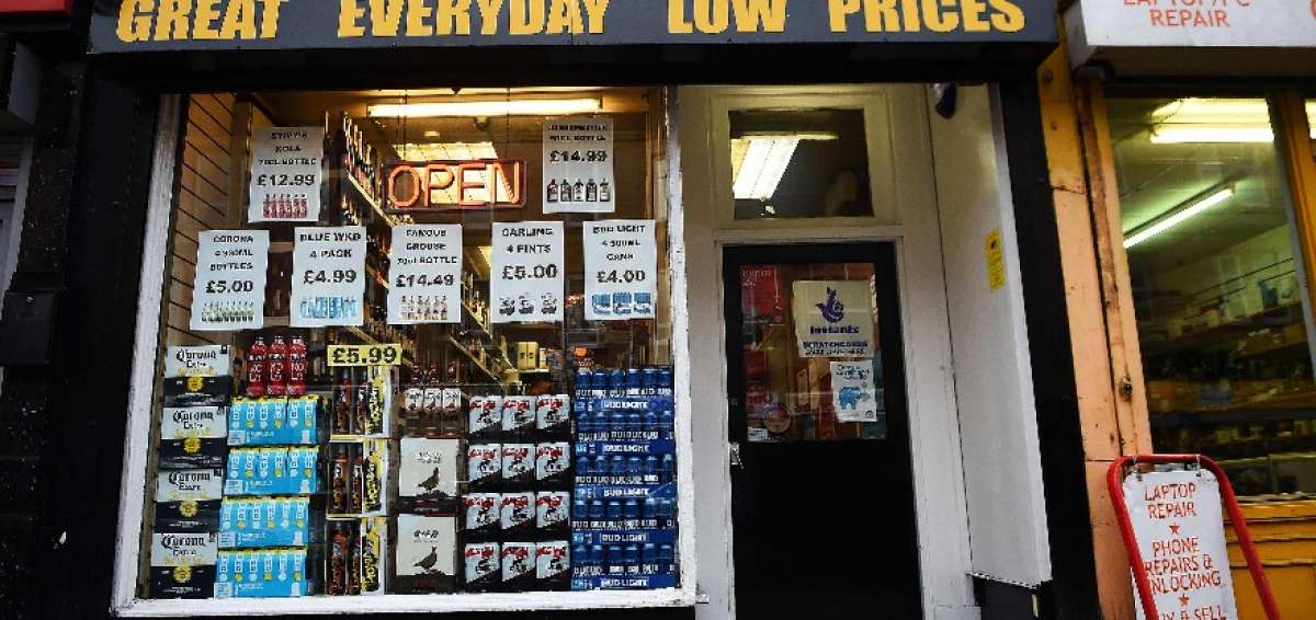Una botella de 70 centilitros de whisky no podr&aacute; venderse en Escocia por menos de 14 libras esterlinas (15,60 euros).