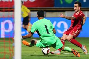 Paco Alc&aacute;cer se plant&oacute; ante Keylor Navas, al que bati&oacute; con un tiro cruzado. Foto: Agencia AFP