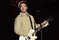 Kevin Jonas es integrante de la famosa banda de pop Jonas Brothers. 