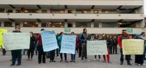 Padres de familia de la Unidad Aampetra, protagonizaron protestas luego de que se conociera que un docente agredi&oacute; de forma f&iacute;sica y psicol&oacute;gica contra un grupo de estudiantes.