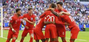 Festejos de los jugadores ingleses tras el segundo gol.