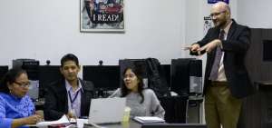 Catedr&aacute;tico de U. Estatal de Pensilvania capacit&oacute; a docentes de ingl&eacute;s