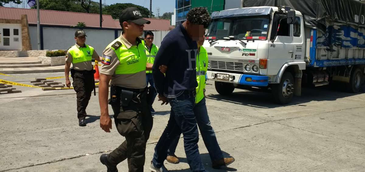 Las evidencias de los il&iacute;citos, as&iacute; como los detenidos durante los operativos, fueron presentados en los patios del Cuartel Modelo.