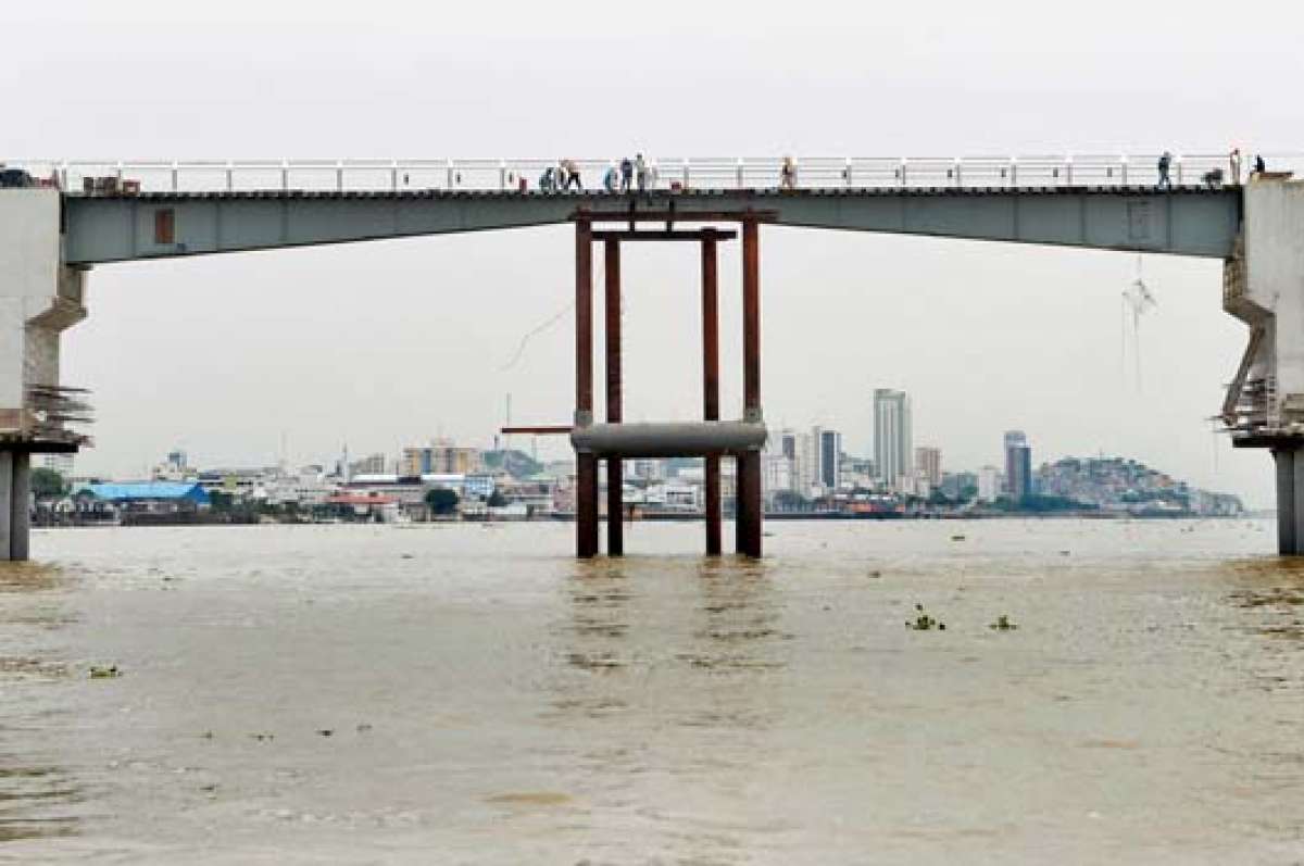 La constructora del paso Guayaquil-Santay ultima los detalles de la parte mec&aacute;nica para que circulen  las embarcaciones. Foto: William Orellana