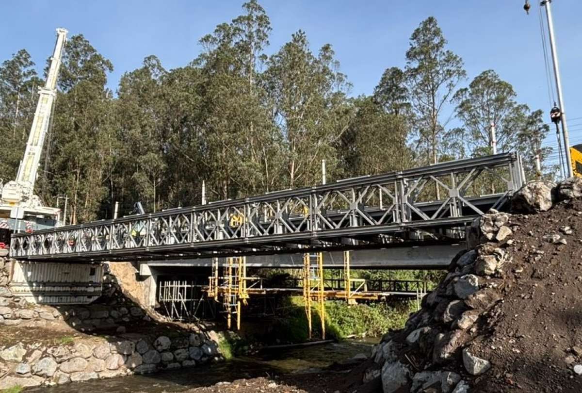 Instalan puente bailey en la E35: tránsito suspendido este domingo en Sangolquí