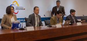 El titular del Consejo de la Judicatura Transitorio, Marcelo Merlo, y la vocal Ang&eacute;lica Porras presidieron el acto de presentaci&oacute;n del documento.