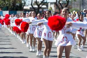 En el desfile participaron los colegios de Nanegalito, Calder&oacute;n, Pomasqui, Amagua&ntilde;a, Tumbaco, entre otros. John Guevara / El Tel&eacute;grafo