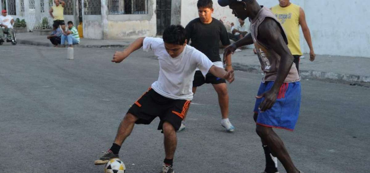 Las calles se han convertido en espacios de recreaci&oacute;n, especialmente en los barrios populares.