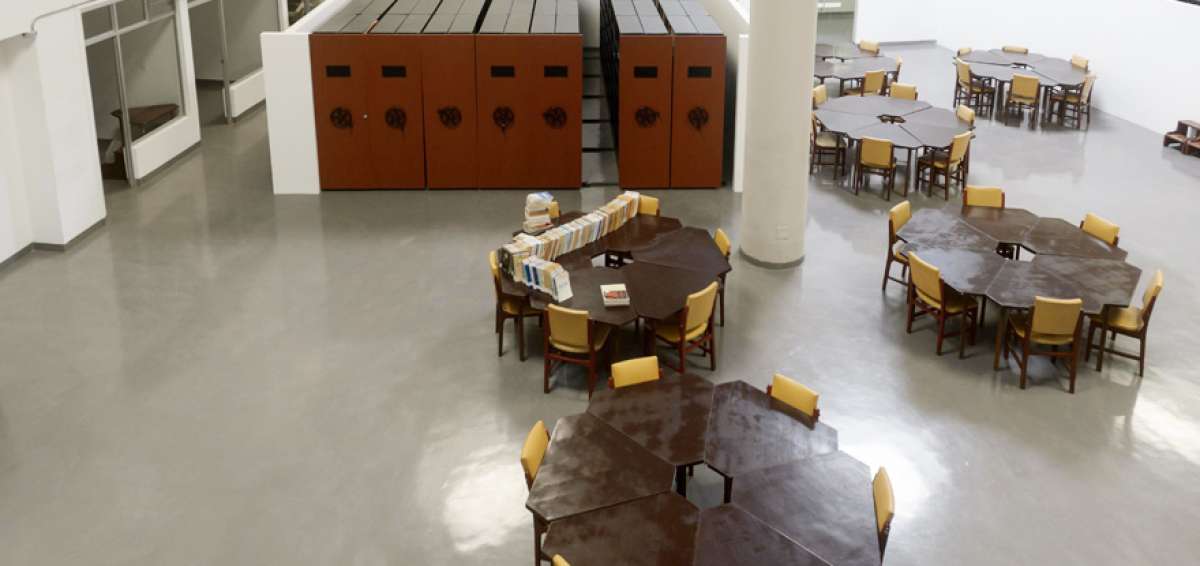 Parte del repositorio, mientras se readecuaba, en el Edificio de los Espejos, de la Casa de la Cultura. El archivo BNEE tiene 2.000 toneladas de libros.