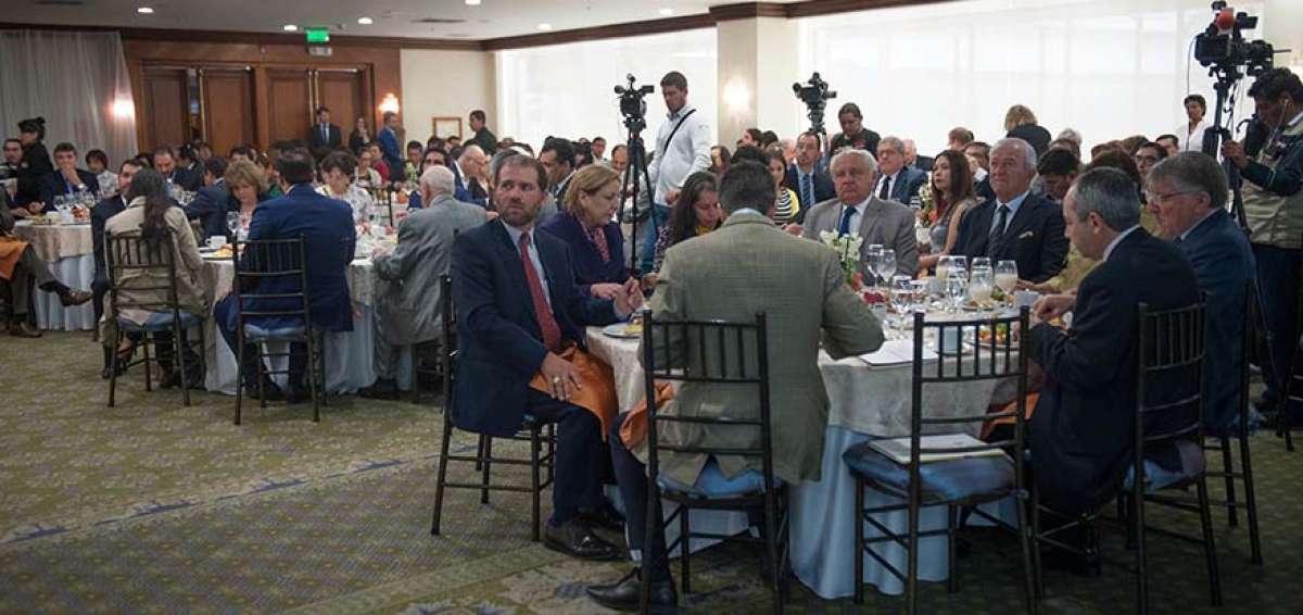 Empresarios escucharon la exposici&oacute;n del candidato Guillermo Lasso el viernes pasado, en un hotel de Quito.