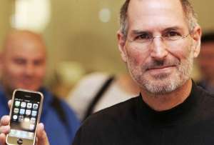 En 2007 Steve Jobs presentó el primer Iphone con ciertas fallas