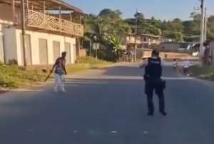 Polic&iacute;a tuvo que neutralizar a una persona que portaba un machete.