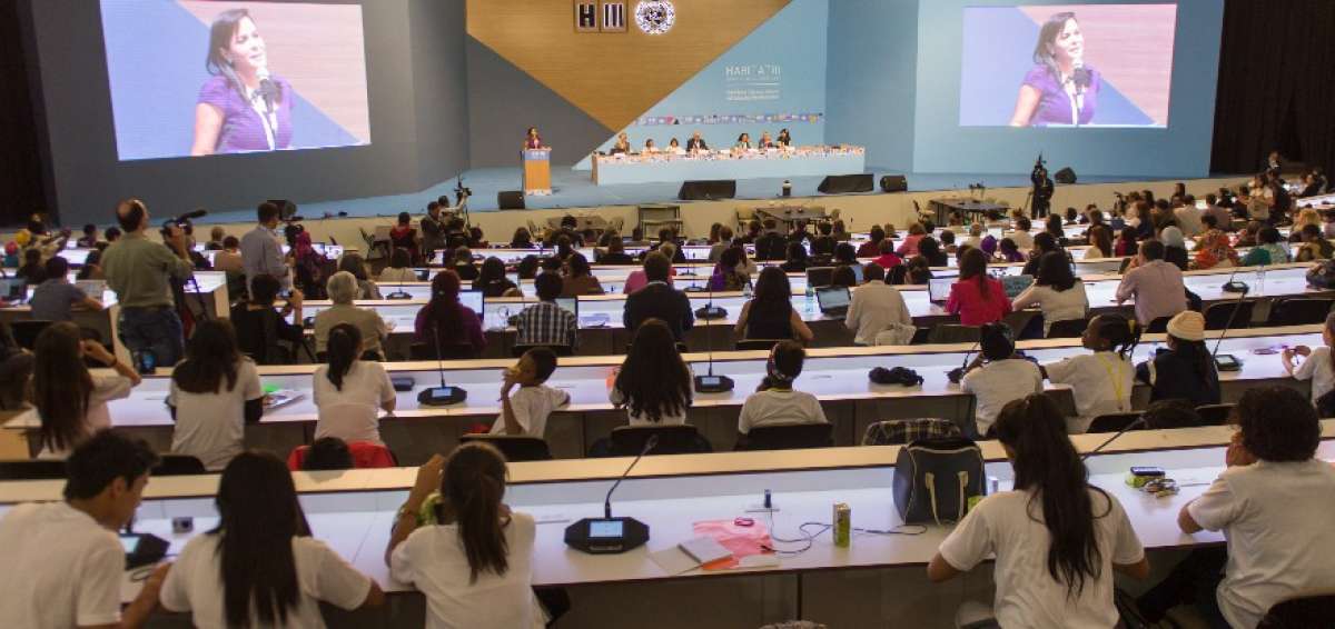 J&oacute;venes y ni&ntilde;os tambi&eacute;n participan en el evento. 